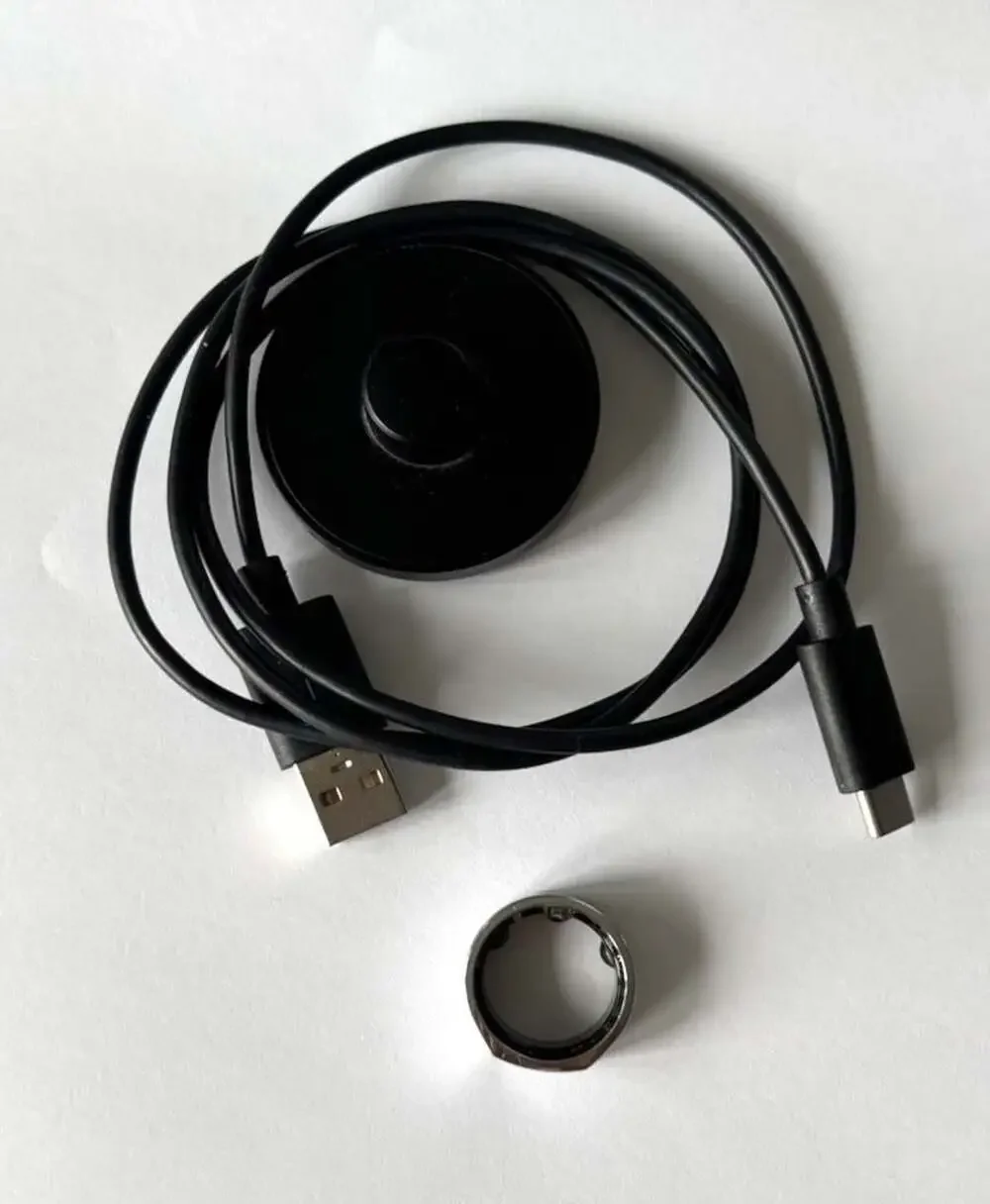 Oura Ring Silver (Gen 3) Size 7 - Charger Included